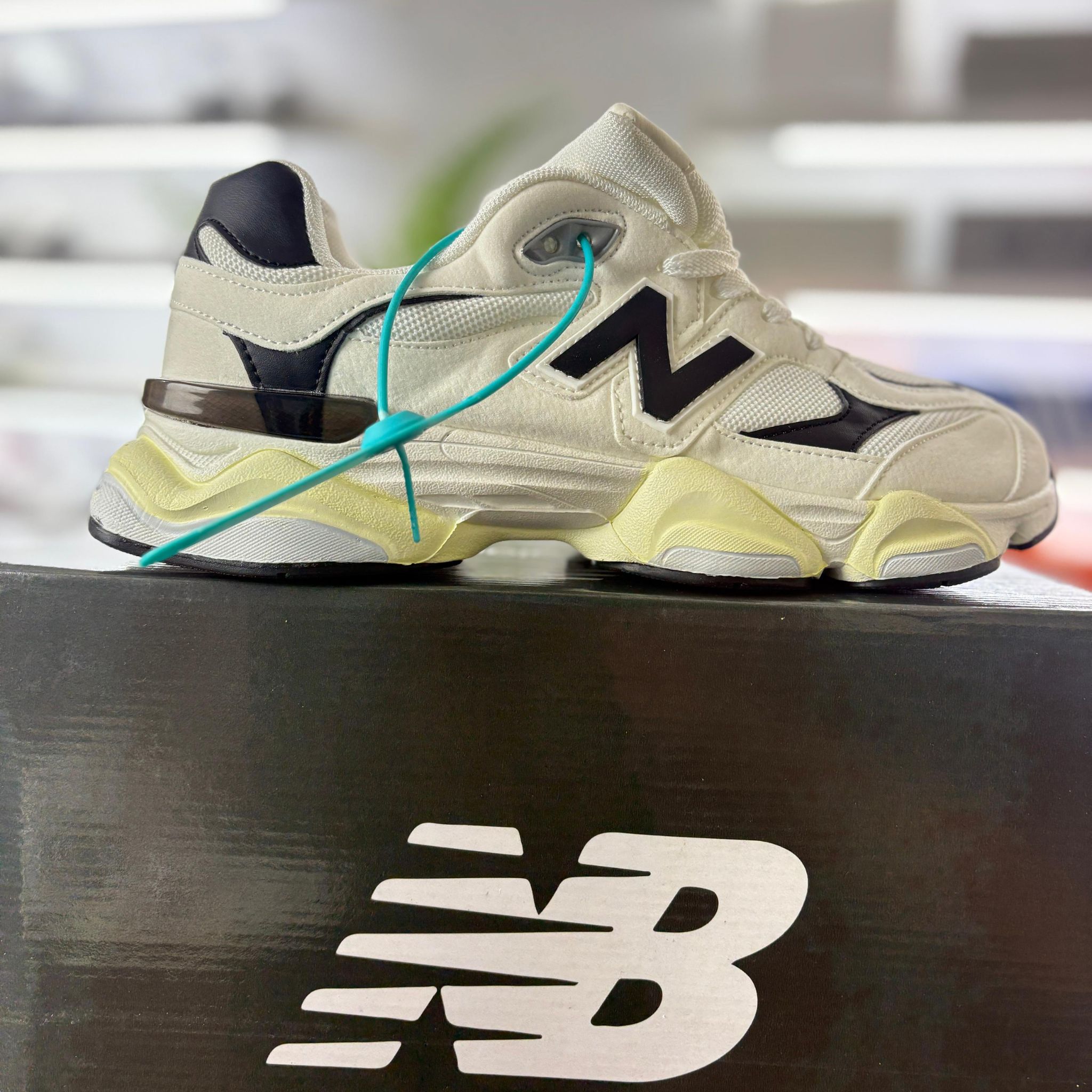 New Balance 9060